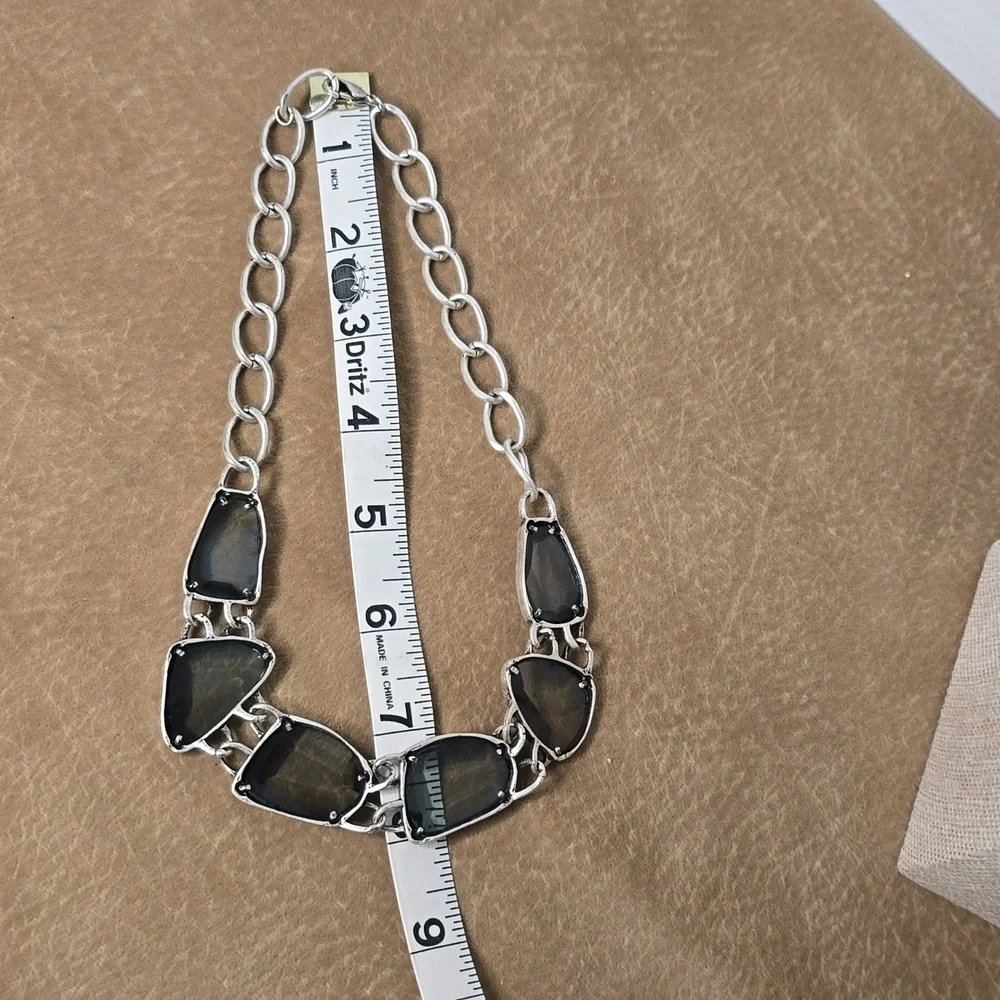 Vintage Avon Silver Tone Green Blue Green Necklace - Picture 5 of 8